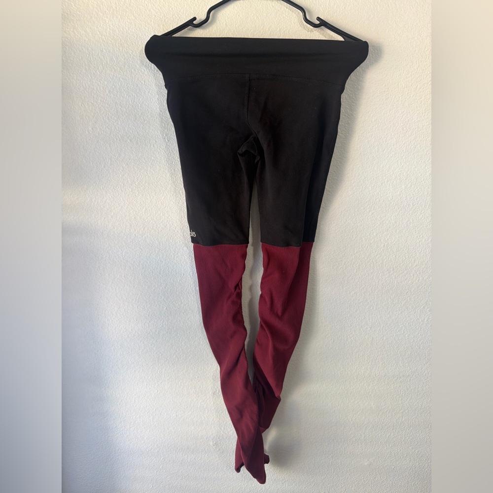 ALO Yoga Black and Gray Colorblock Leggings